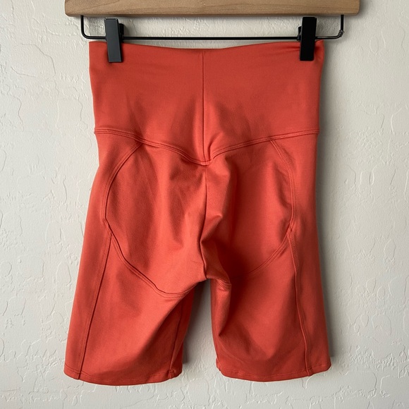 Bombshell Sportswear shape high rise biker shorts Medium - Picture 4 of 7